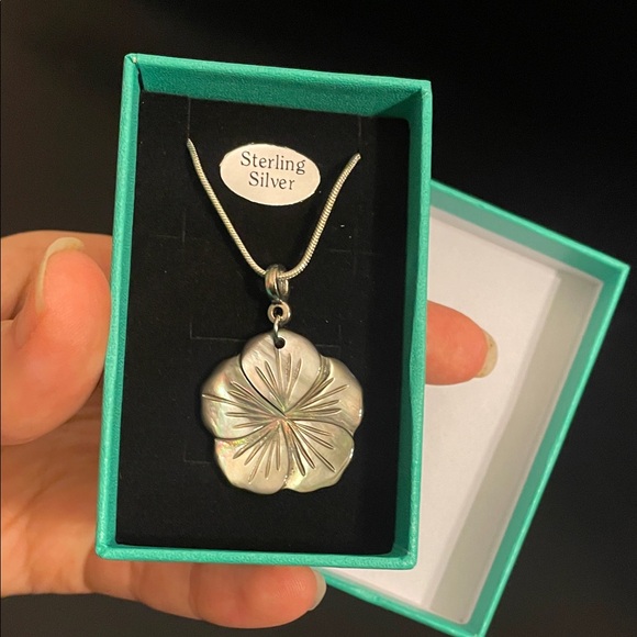 Jewelry - Sterling Silver Floral Pendant Necklace 18” 925 chain